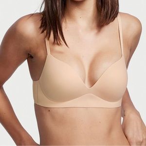 Victoria’ Secret Incredible no-wire push up bra